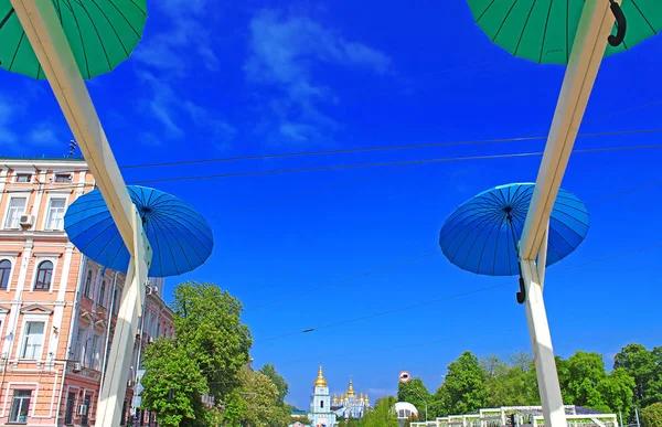 Bright umbrellas decoration in fan zone for international song competition Eurovision-2017 on Sofia square in Kyiv — Stock Photo, Image