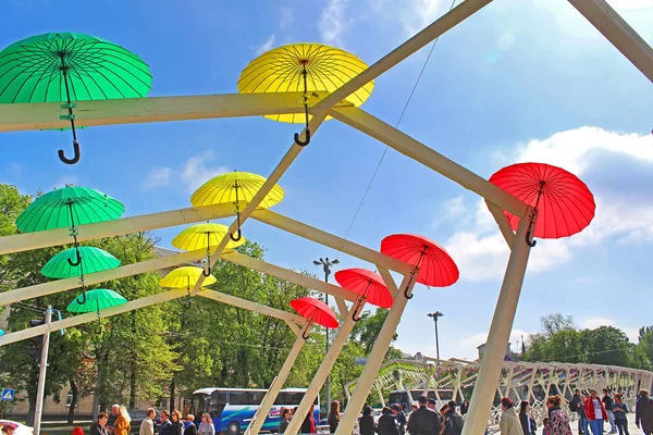 Bright umbrellas decoration in fan zone for international song competition Eurovision-2017 on Sofia square in Kyiv — Stock Photo, Image