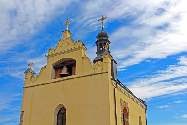 Medzhybizh 城、ウクライナでの集った教会 — ストック写真