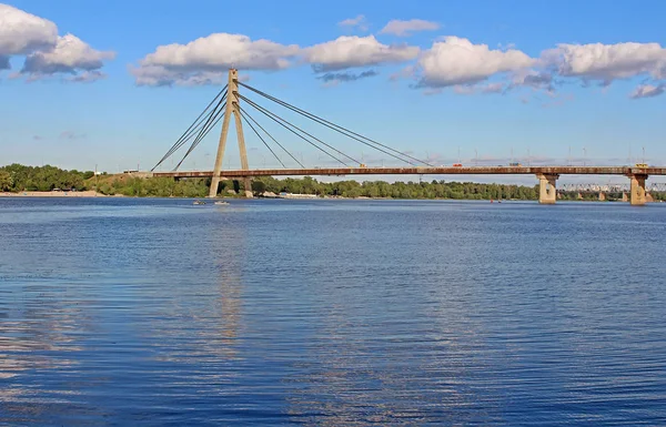 Fux brug (voormalige Moskovskyi brug) in Kiev, Oekraïne — Stockfoto