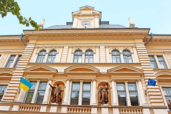 Post office in oud gebouw in Chernivtsi, Oekraïne — Stockfoto