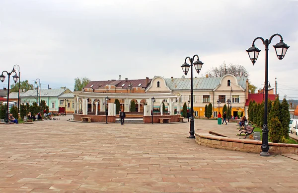 Praça Santa Maria (antiga praça turca) em Chernivtsi, Ucrânia — Fotografia de Stock