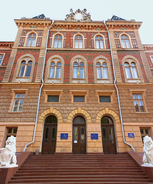 Tscherniwzi Gebietsverwaltung in der Gruschewski Straße, 1 im alten Gebäude — Stockfoto