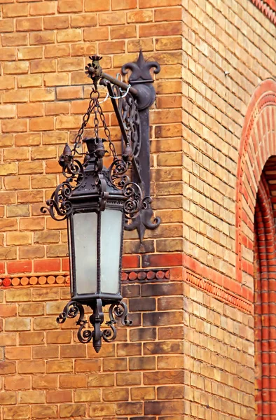 Lykta av uppehållet av Bukovinian och dalmatiska Metropolitans, nu del av Chernivtsi universitet. Yuriy Fedkovych Chernivtsi National University. Chernovtsi, Europa — Stockfoto