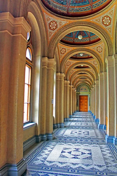 Korridoren i hemvist för Chernivtsi National University. Metropolichy byggnad. Västra Ukraina, Europa — Stockfoto