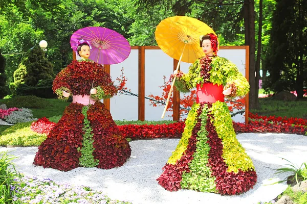 Flower exhibition "Japan through the eyes of Ukraine" at Spivoche Pole in Kyiv, Ukraine. Flower exhibition is devoted to the Year of Japan in Ukraine — Stock Photo, Image