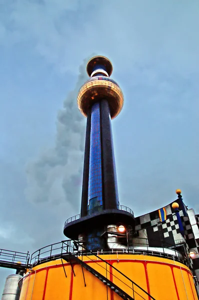 Spittelau waste incineration and district heating plant by Hundertwasse in the evening — Stock Photo, Image