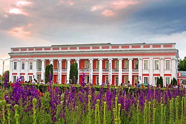 OperaFestTulchyn, festival internacional de ópera ao ar livre, foi realizada em Tulchyn, no território do Palácio Potocki, região de Vinnytsia, Ucrânia — Fotografia de Stock