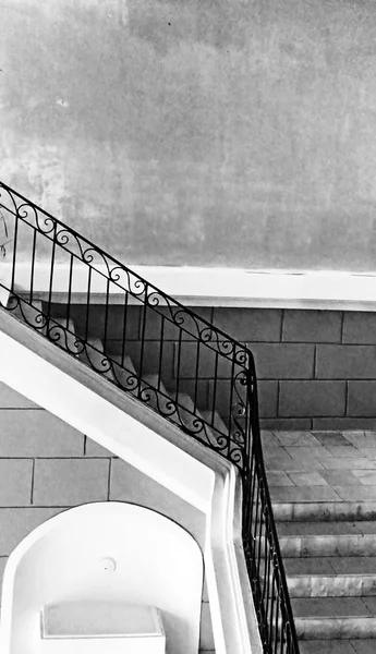 Stairs in ancient palace of the Polish tycoons Potocki in Tulchyn, Ukraine. Black and white — Stock Photo, Image