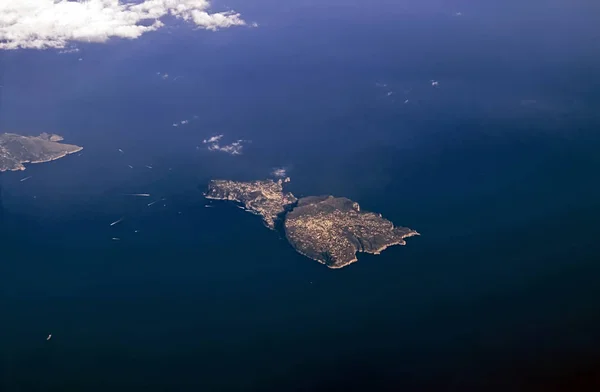 Islas en el mar Mediterráneo cerca de la costa de Italia, vista f —  Fotos de Stock