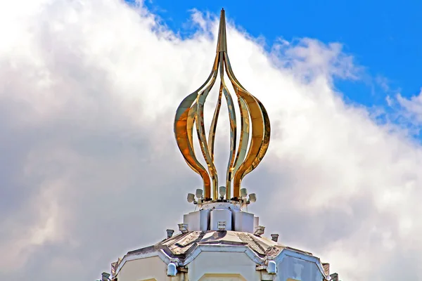 Top part of monument (as a flame of candle) to the millions of victims of the Great Famine in 1932-1933 , Kiev, Ukraine — Stock Photo, Image