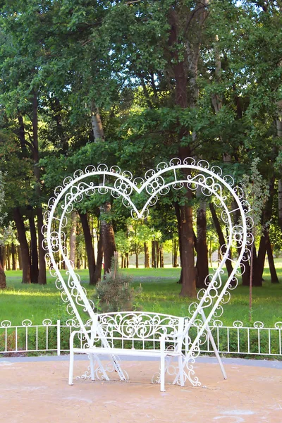 White bench with back in the form of hearts, Kyiv, Ukraine — Stock Photo, Image