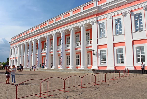 OperaFestTulchyn, international opera open air festival, was held in Tulchyn on the territory of Potocki Palace, Vinnytsia region, Ukraine — Stock Photo, Image