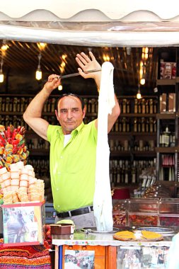 Şirince, Türkiye'de dondurma satıcı. Bu yerde çiçekler dondurma yapılır