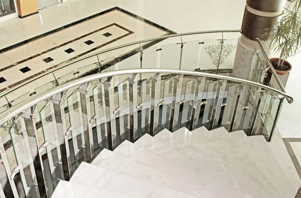 Teil der Wendeltreppe im Hotel — Stockfoto