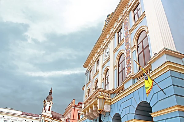 Municipio de la ciudad. Arquitectura en el casco antiguo de Chernivtsi. Ucrania Occidental — Foto de Stock