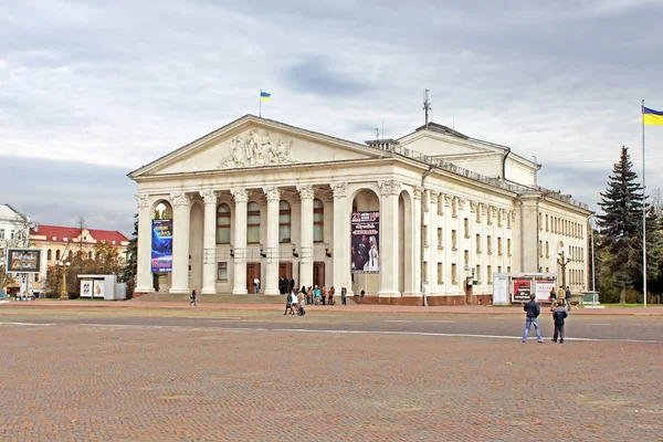 Chernihiv Regional Music and Drama Theater named after T. Shevchenko, Chernihiv, Ucrania — Foto de Stock