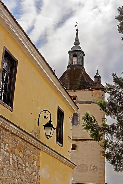 Bell Tower da igreja armênia em Kamianets-Podilskyi, oeste da Ucrânia — Fotografia de Stock