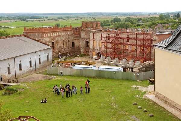 Nézd a torony, a Medzhybizh kastély, Ukrajna. Medzhybizh kastély épült török terjeszkedés a 1540s Bethlen — Stock Fotó