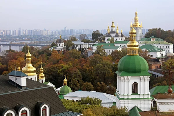 On the territory of famous Pechersk Lavra Monastery in Kyiv, Ukraine in the autumn — Stock Photo, Image