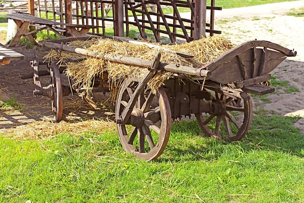 Vintage dřevo vůz — Stock fotografie