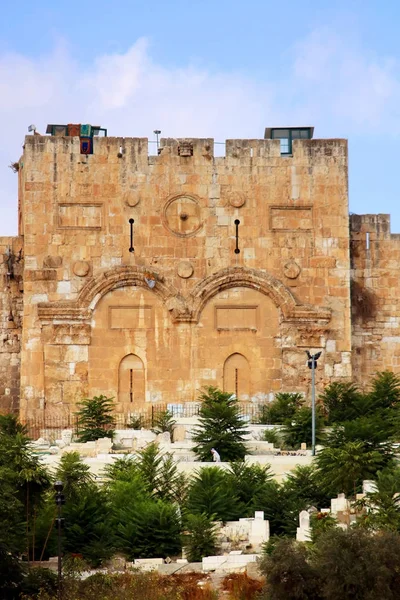 La Puerta Dorada o Puerta de la Misericordia en el lado este del Monte del Templo de la Ciudad Vieja de Jerusalén, Israel —  Fotos de Stock