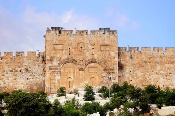 La Puerta Dorada o Puerta de la Misericordia en el lado este del Monte del Templo de la Ciudad Vieja de Jerusalén, Israel — Foto de Stock