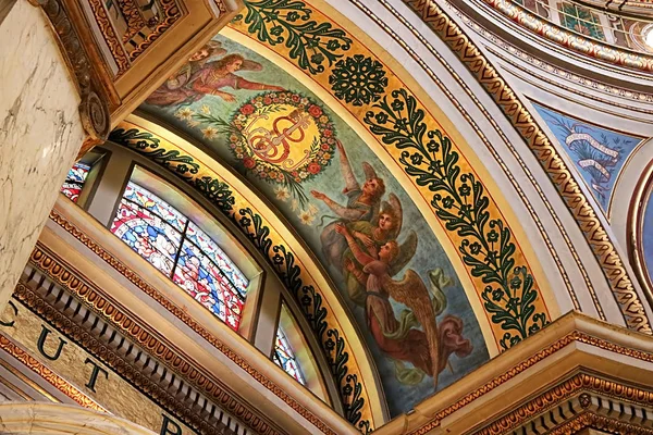 Interior of the Stella Maris Monastery or the Monastery of Our Lady of Mount Caramel in Haifa. The monastery belongs to the Order of the Barefoot Carmelites of the 19th century — Stock Photo, Image