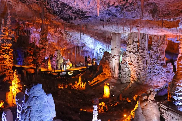 阿福斯阿罗姆·卡斯普洞穴, 也称为 Soreq 洞穴, 在以色列中部的 Beit-示附近的一个大的钟乳石洞穴 — 图库照片