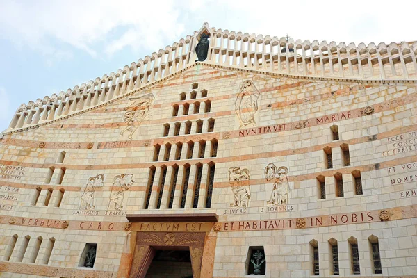 Westfassade der Verkündigungsbasilika, Kirche der Verkündigung in Nazareth, Israel — Stockfoto