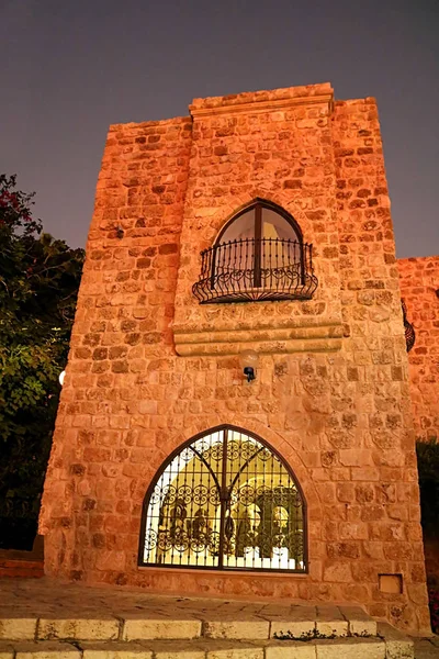Taş bina gece, İsrail eski şehir Jaffa, Tel Aviv — Stok fotoğraf