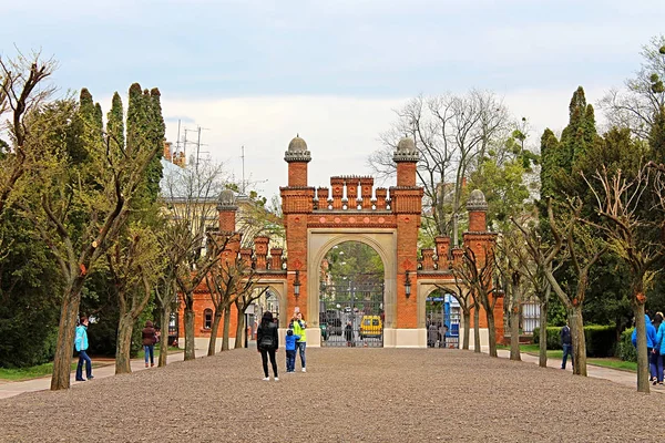 Ingang van Tsjernivtsi Universiteit (de voormalige metropolieten residentie), Oekraïne — Stockfoto