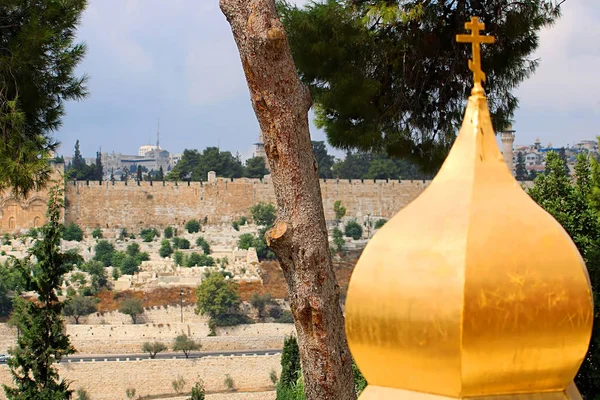 Vista del Muro de la Ciudad Vieja de Jerusalén desde la Iglesia de María Magdalena, Israel — Foto de Stock
