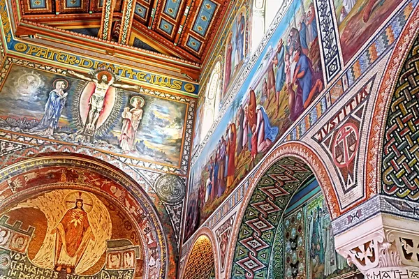 Pittura interna sulle pareti della chiesa del primo martire Santo Stefano nel monastero Beit Jamal — Foto Stock