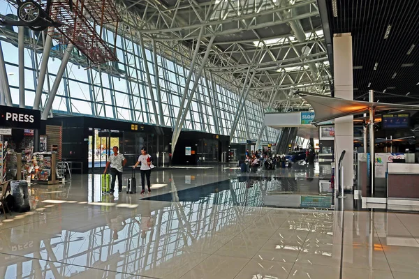 BRATISLAVA, ESLOVAQUIA 4 DE SEPTIEMBRE DE 2019: Sala de salidas del aeropuerto de Bratislava —  Fotos de Stock