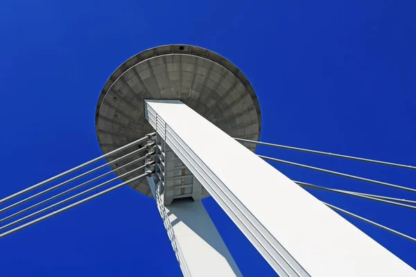 View of observation deck and restaurant on the modern bridge called Ufo in Bratislava, Slovakia — Stock Photo, Image