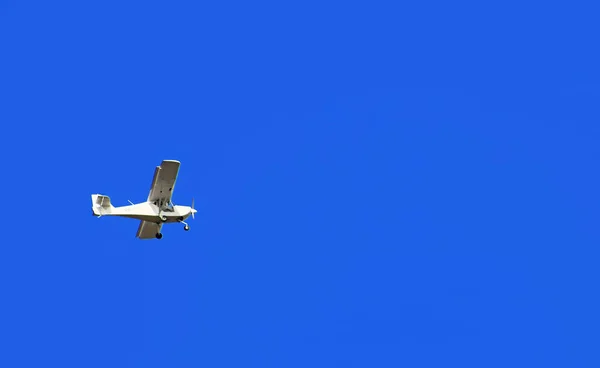 BARTISLAVA, SLOVAKIA-AUGUST 31, 2019: View of old vintage plane OM - 5914 in the blue sky — стоковое фото