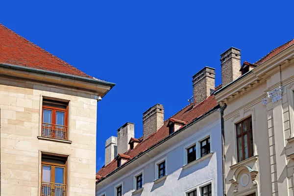 Oude gebouwen in de oude stad van Bratislava, Slowakije — Stockfoto