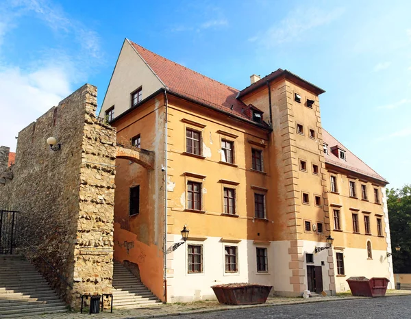 Römisch-katholische kyrill- und methodius-theologische Fakultät der comenius-Universität in Bratislava, Slowakei — Stockfoto