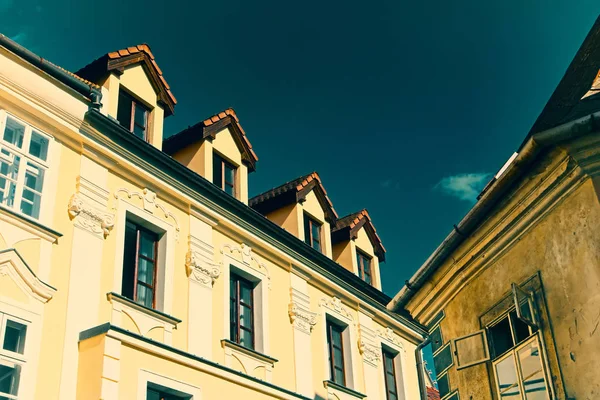 Oude gebouwen in de oude stad van Bratislava, Slowakije — Stockfoto