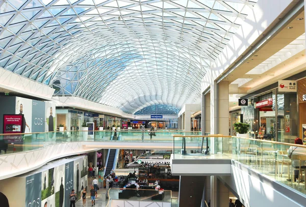 BRATISLAVA, SLOVAKIA - SEPTEMBER 03, 2019: Unidentified people in retail, business and residential complex Eurovea. Glass ceiling — Stock Photo, Image