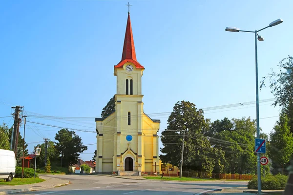 Dubova Köyündeki Roma Katolik Kilisesi Pezinok Bölgesi Slovakya — Stok fotoğraf