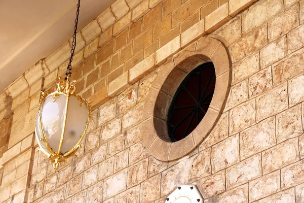 Фонарь Окно Здания Святилища Баба Хайфе Израиль — стоковое фото