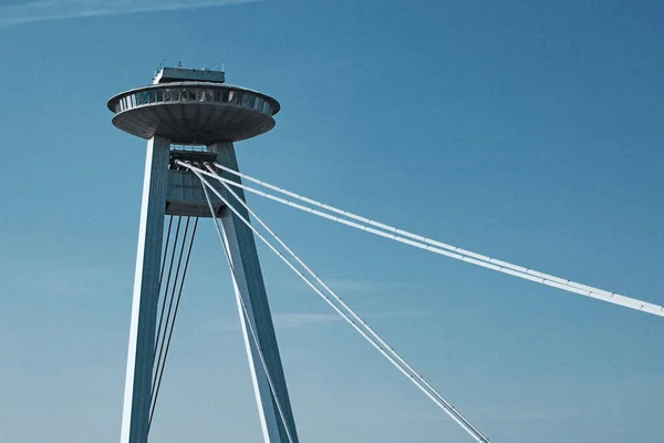 Der Mast Der Snp Brücke Und Der Ufo Turm Der — Stockfoto