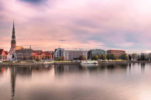 Ráno Panorama Rigy Řeka Daugava Lotyšsko Kostel Petra Odešel Jemné — Stock fotografie