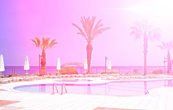 Zwembad Bij Middellandse Zee Antalya Turkije Zonlicht Roze Filter — Stockfoto
