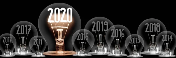 Концепция "Лампочки с Новым Годом 2020" — стоковое фото