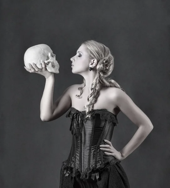 Beautiful blonde with a skull face to face — Stock Photo, Image