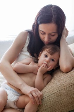 Çekici anne ve kızı kapalı