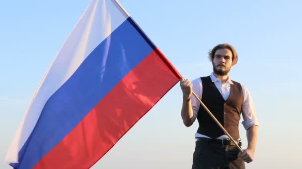 Hombre Con Bandera Rusia — Vídeo de stock